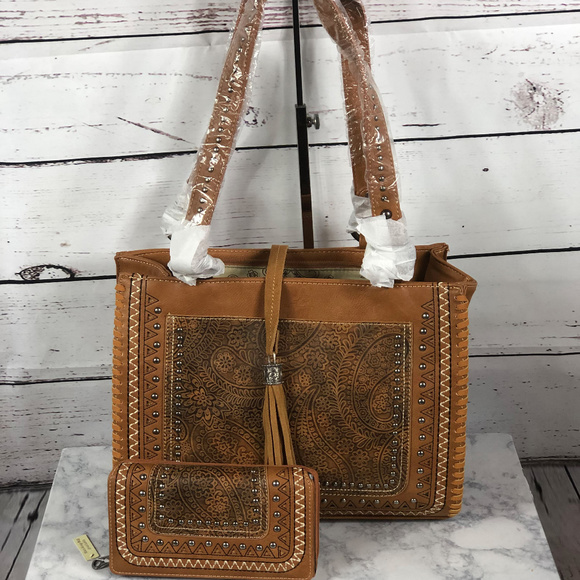 Montana West Handbags - Montana West Tooled Concealed Carry Tote+ Wallet